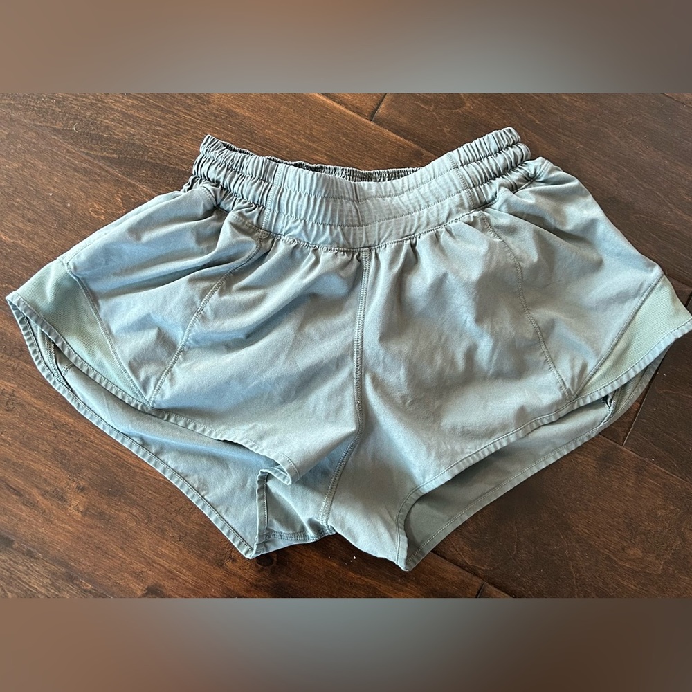 Lululemon hottie hot shorts, size 4, 2.5” inseam